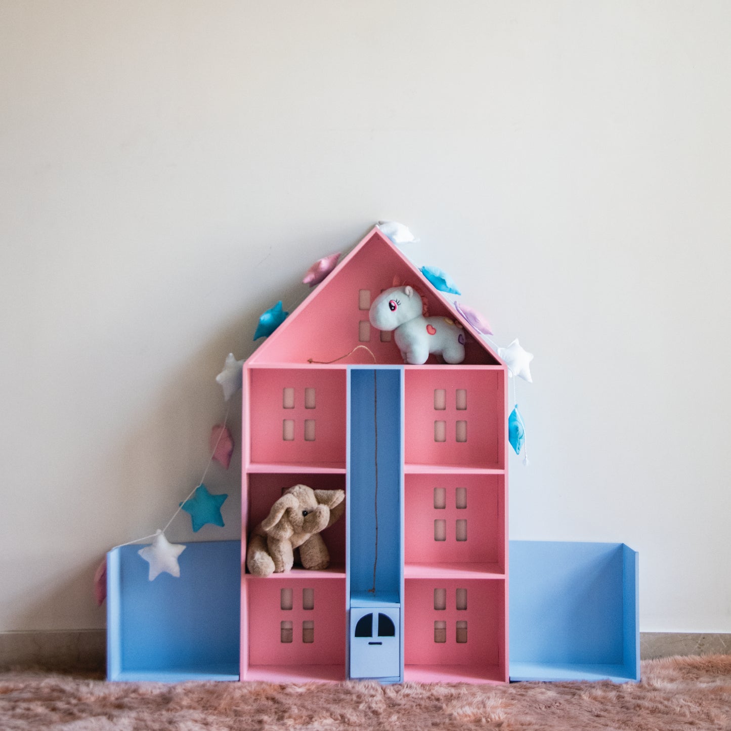 Doll House with Movable Lift