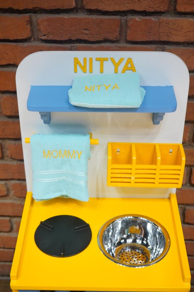 Mini kitchen with wheels (41") - House of Zizi