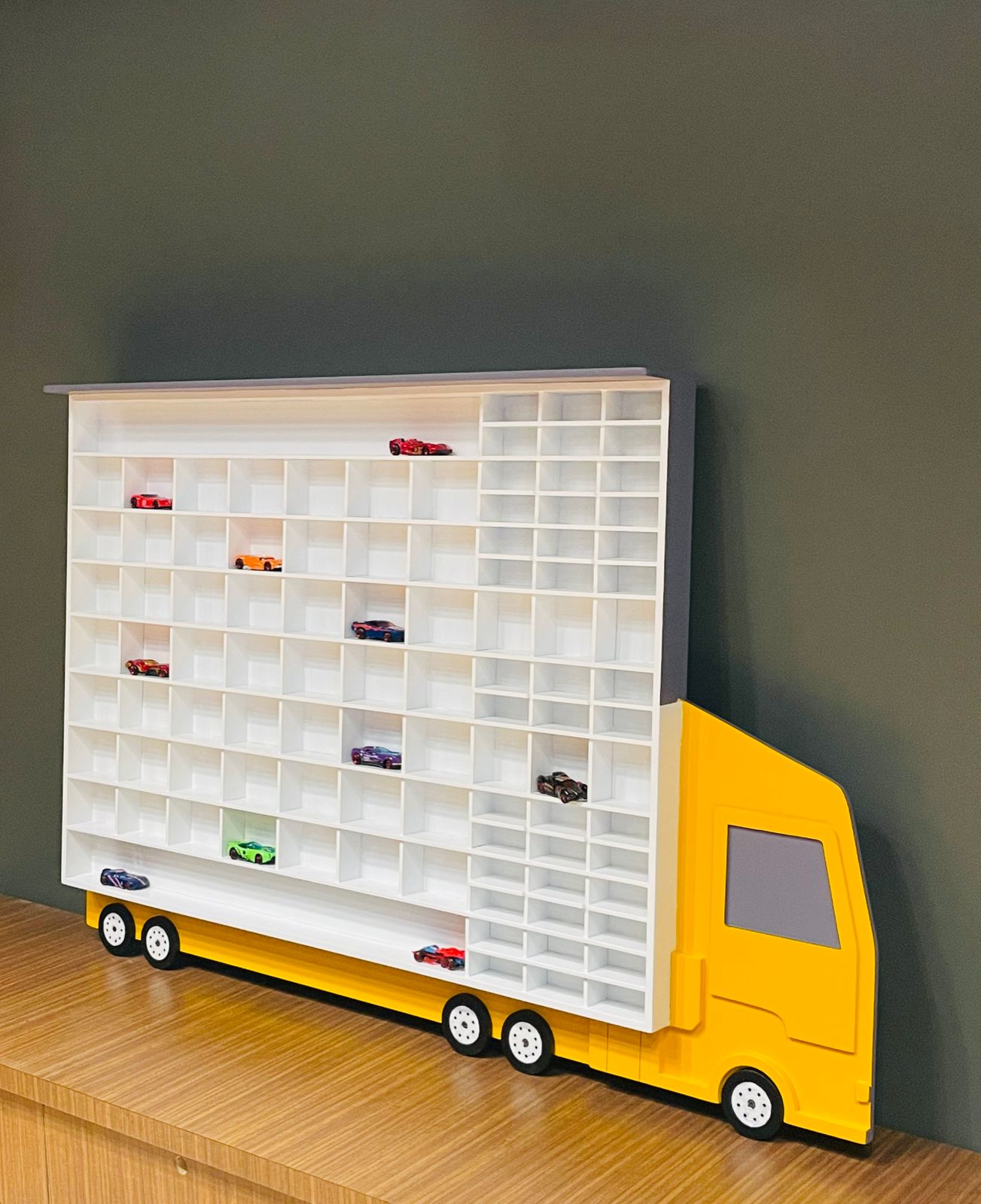 Multi Slots Garage - House of Zizi